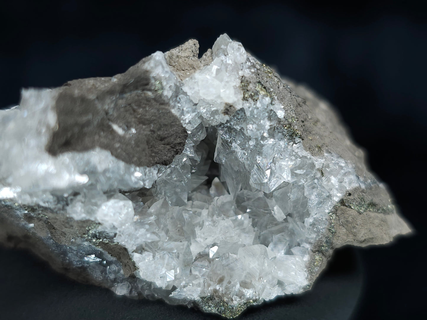 #33651 Super clear Nailhead Spar Calcite tiny cluster