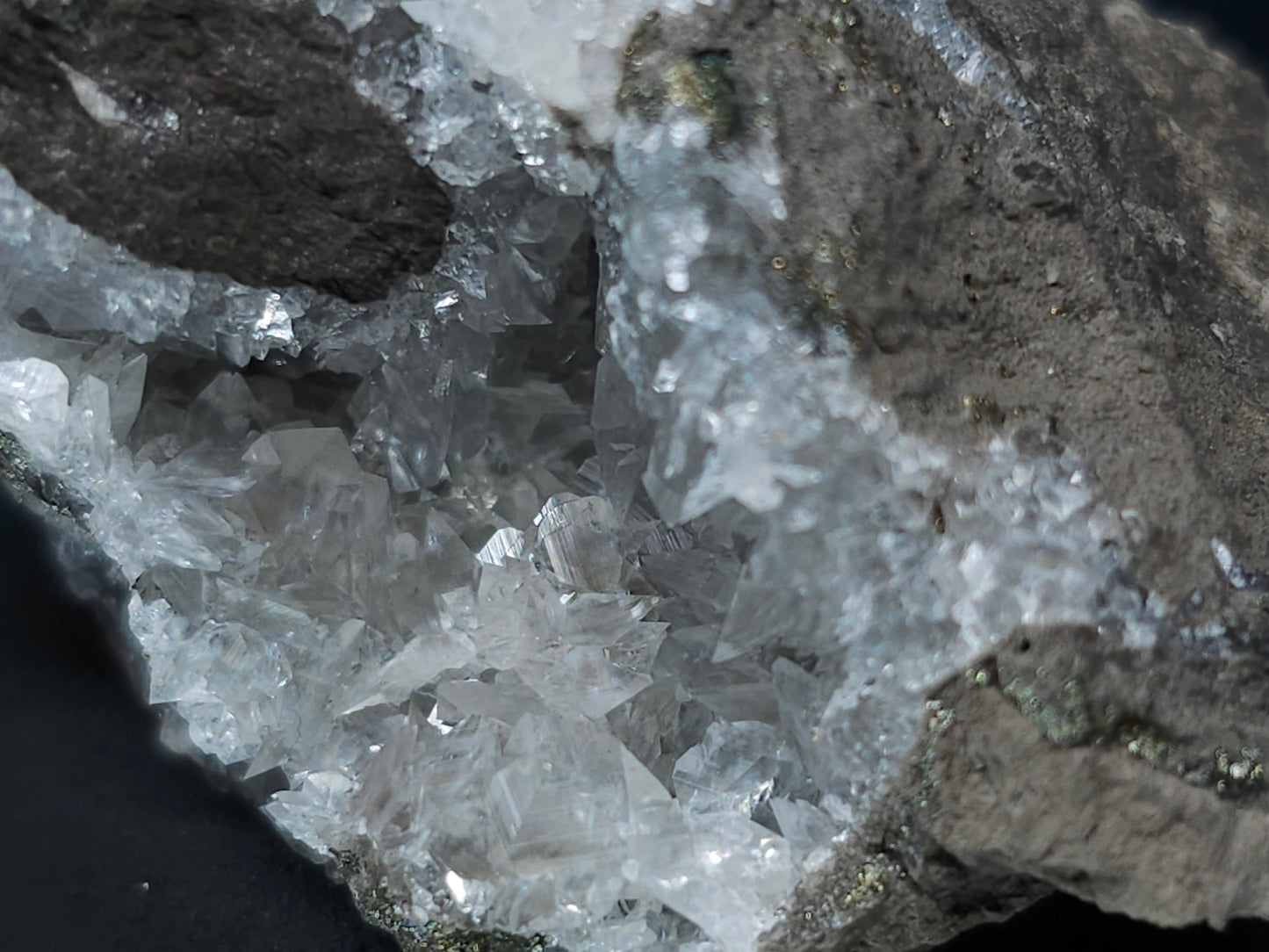 #33651 Super clear Nailhead Spar Calcite tiny cluster