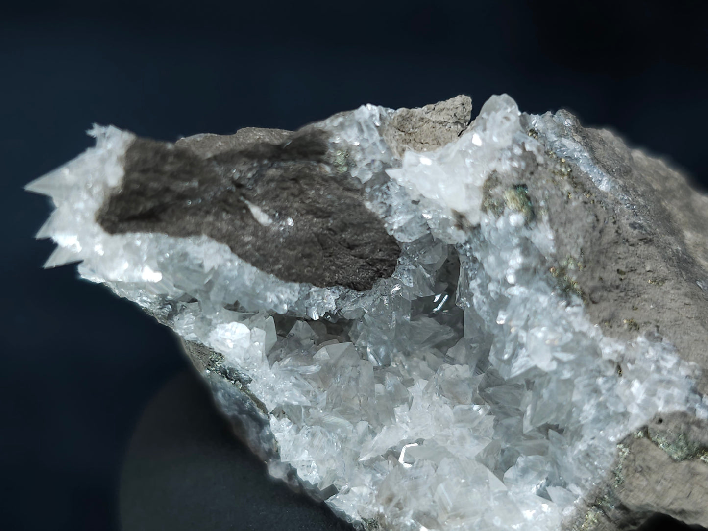 #33651 Super clear Nailhead Spar Calcite tiny cluster