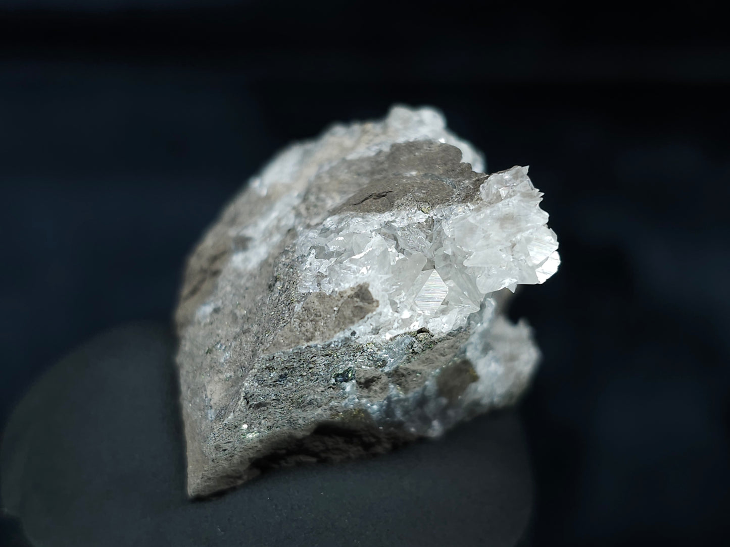 #33651 Super clear Nailhead Spar Calcite tiny cluster