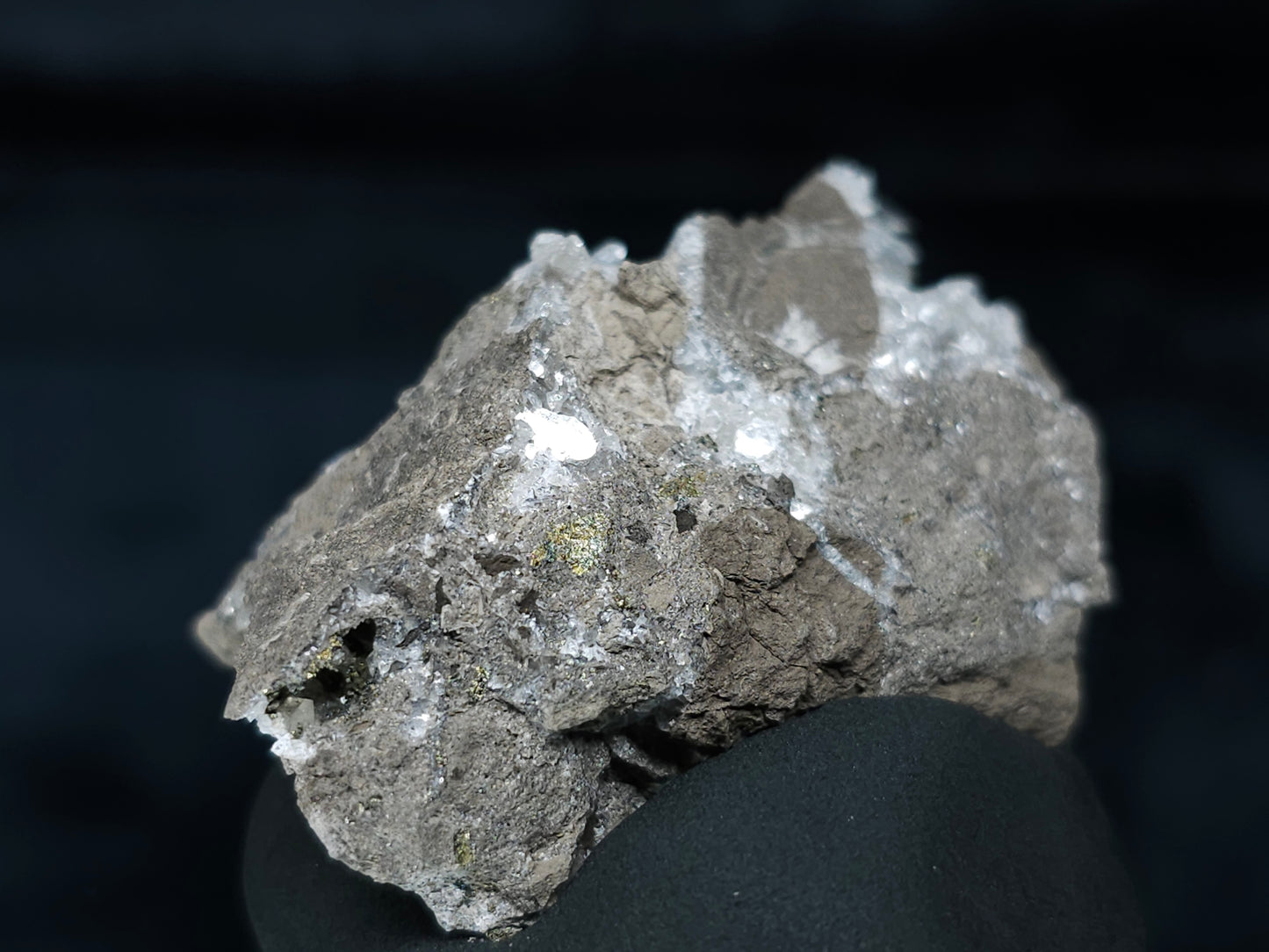 #33651 Super clear Nailhead Spar Calcite tiny cluster