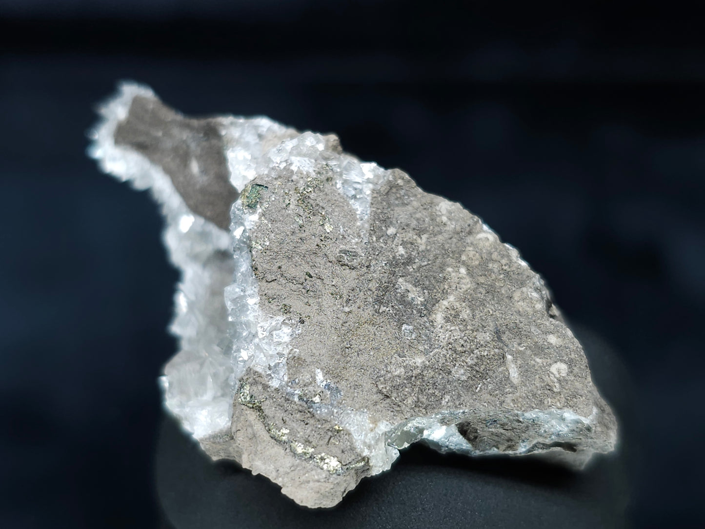 #33651 Super clear Nailhead Spar Calcite tiny cluster