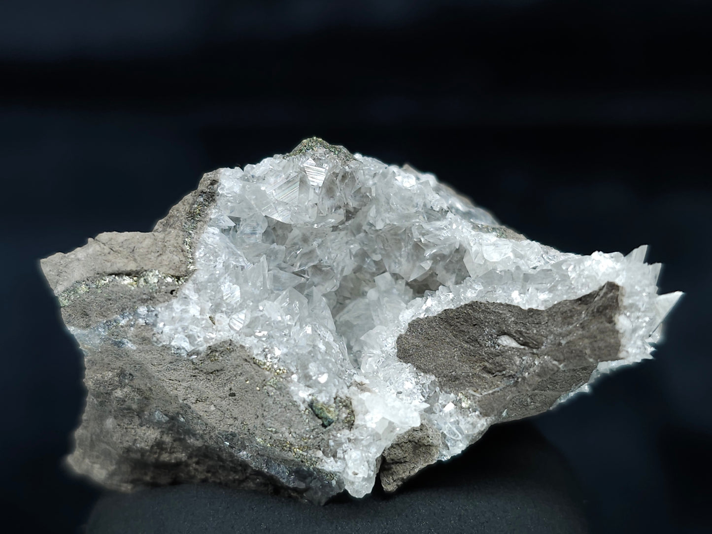 #33651 Super clear Nailhead Spar Calcite tiny cluster