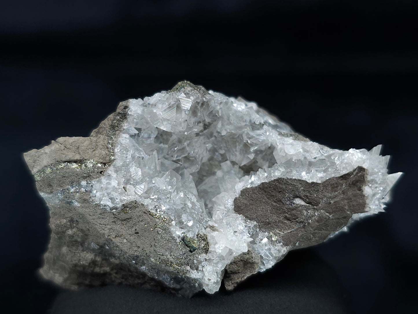 #33651 Super clear Nailhead Spar Calcite tiny cluster