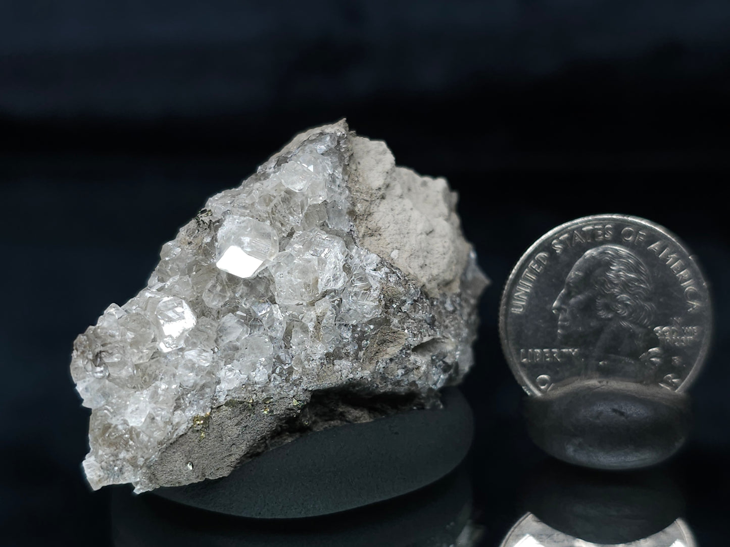 #33652-B Super clear Nailhead Spar Calcite tiny cluster