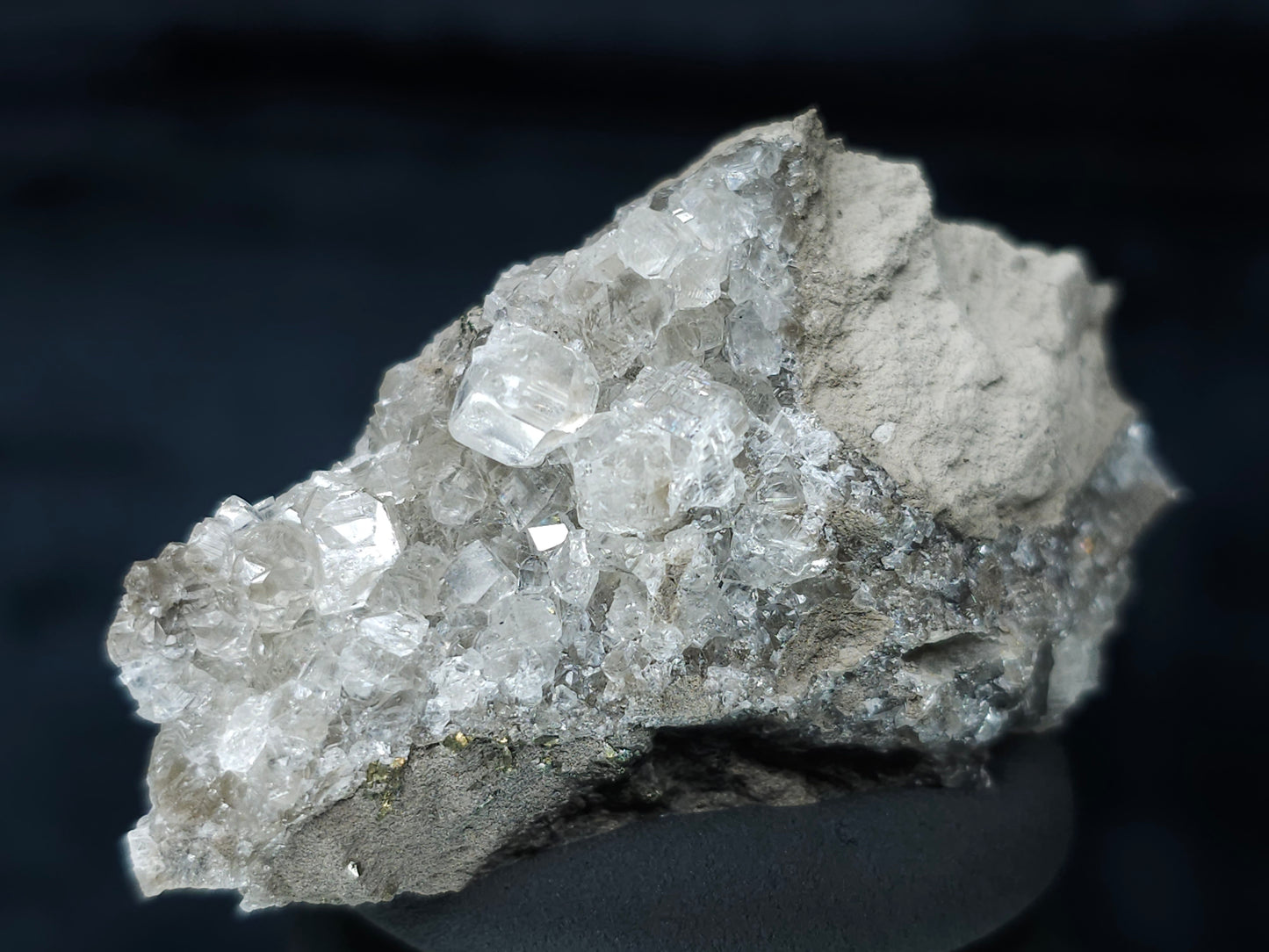#33652-B Super clear Nailhead Spar Calcite tiny cluster
