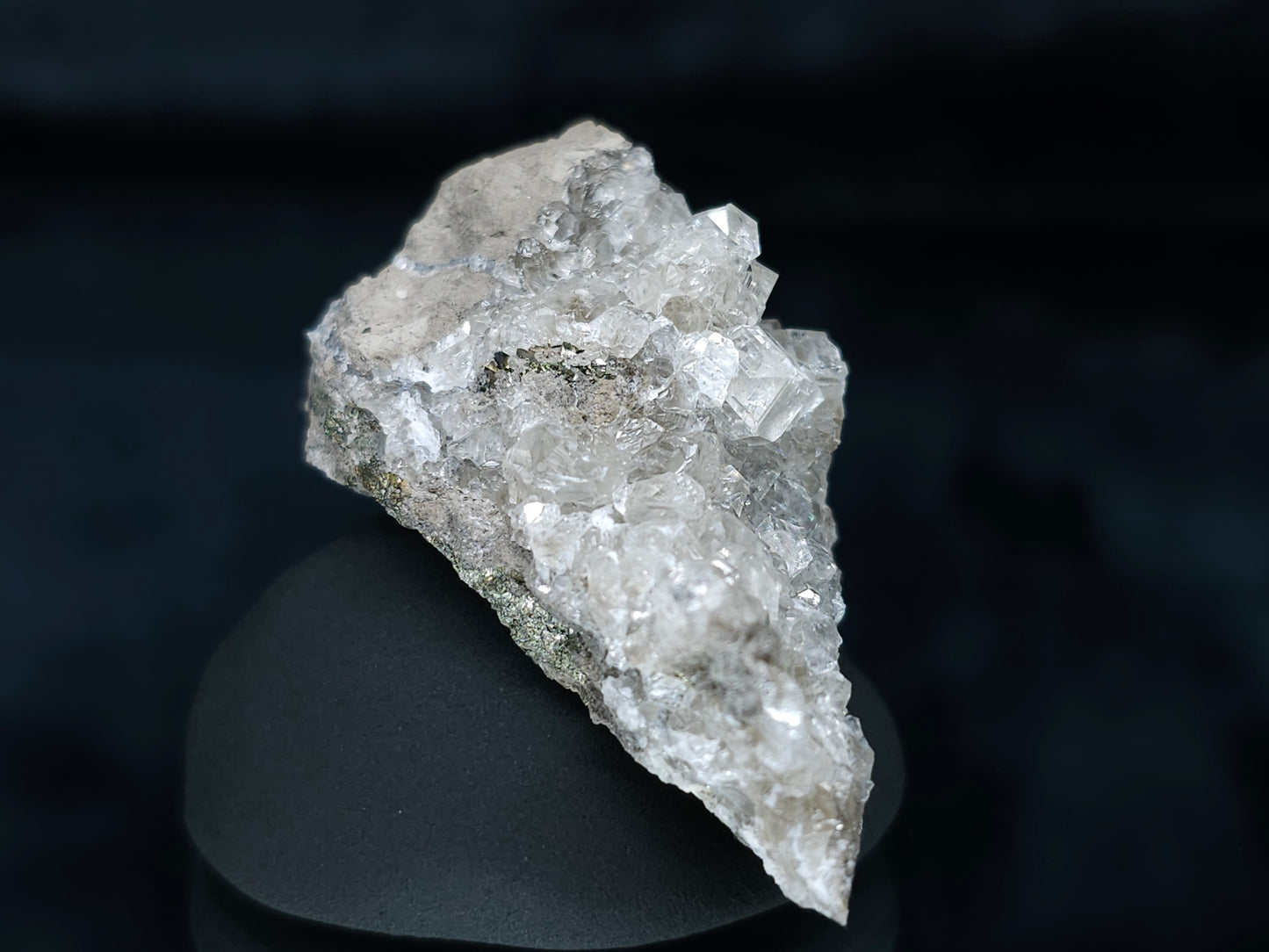 #33652-B Super clear Nailhead Spar Calcite tiny cluster