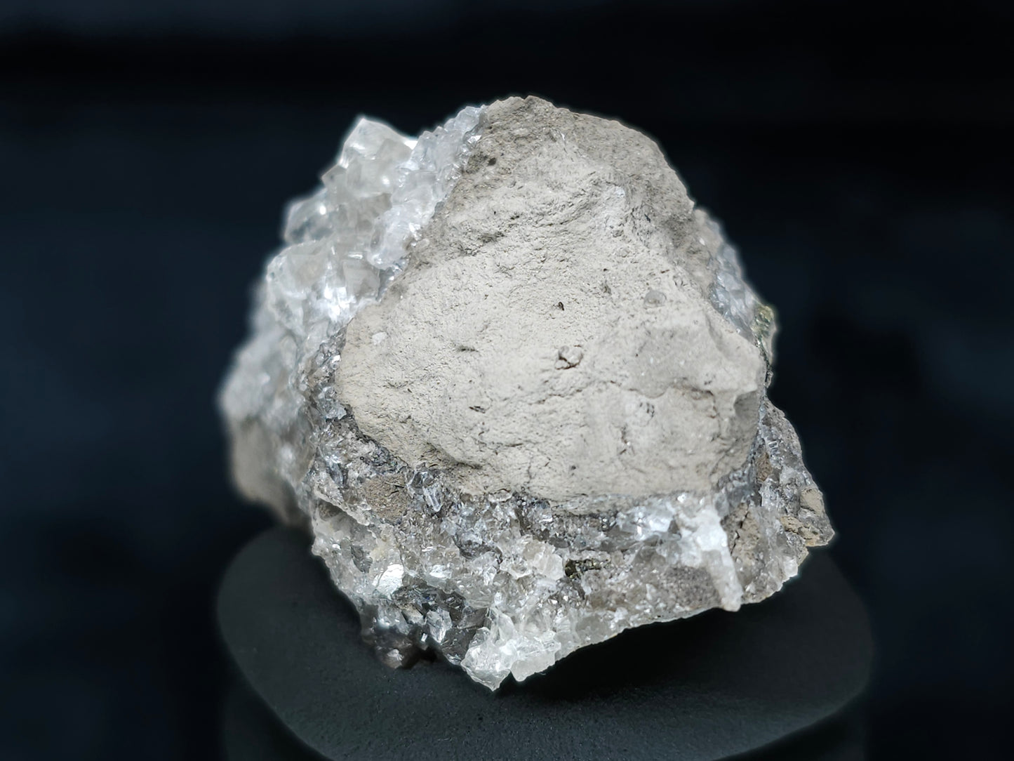 #33652-B Super clear Nailhead Spar Calcite tiny cluster