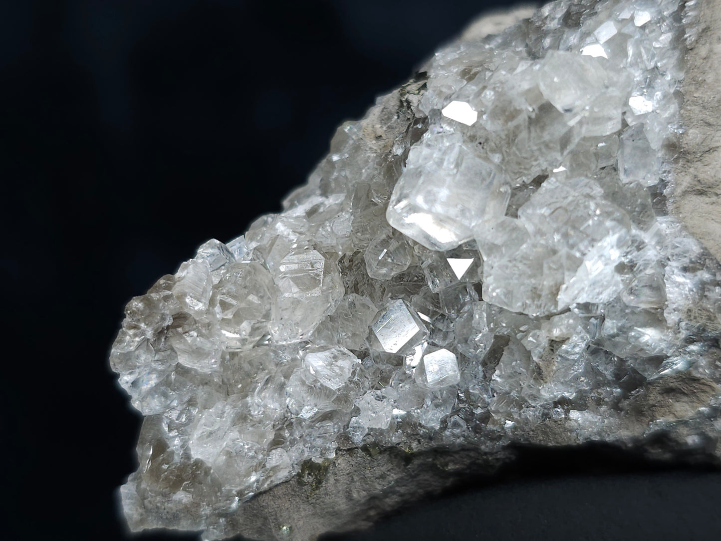 #33652-B Super clear Nailhead Spar Calcite tiny cluster