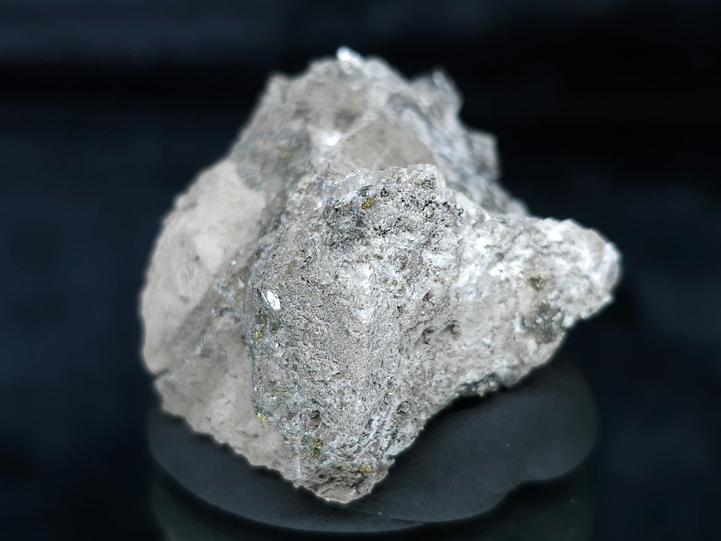 #33653 Super clear Nailhead Spar Calcite tiny cluster