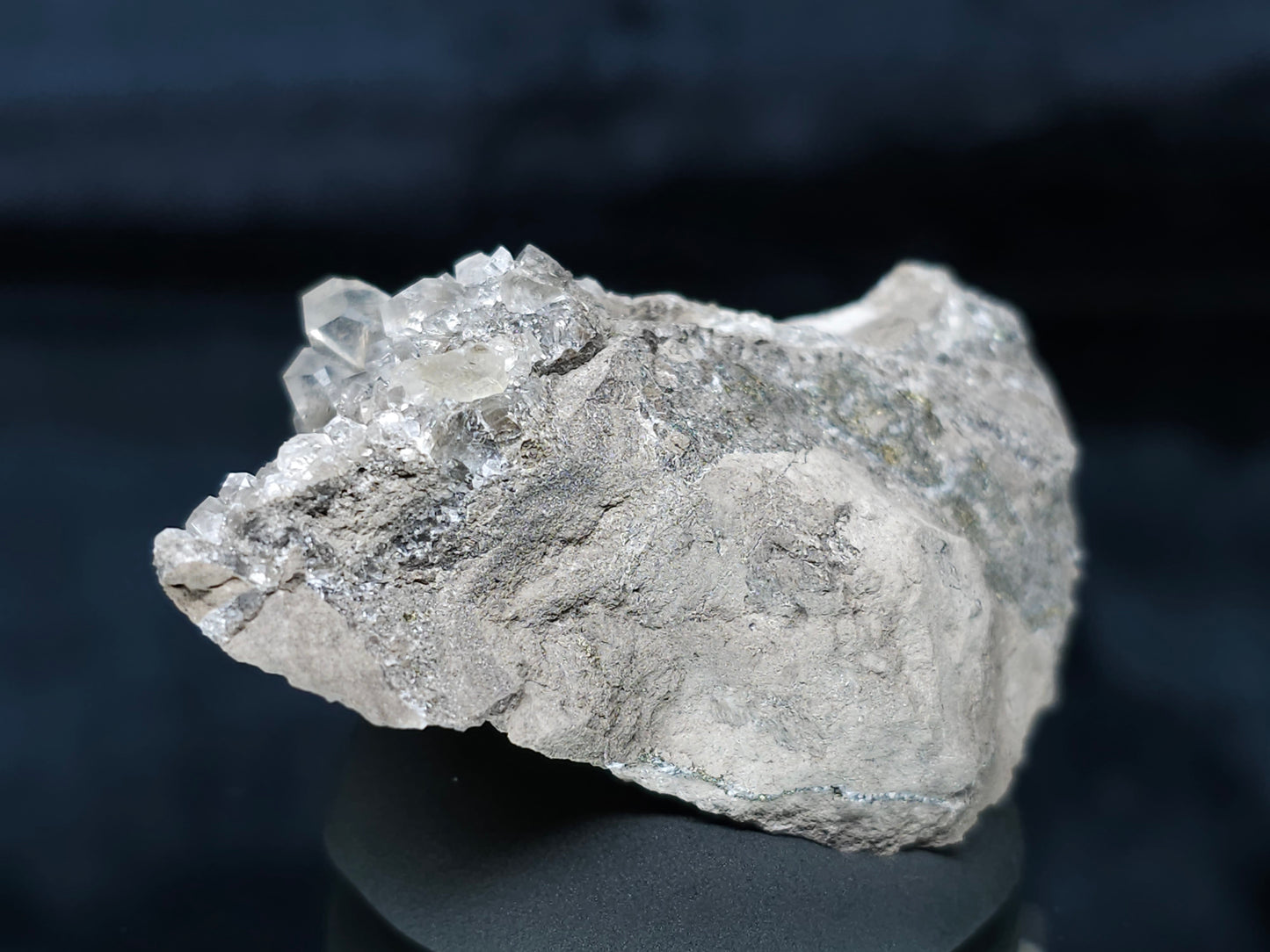 #33653 Super clear Nailhead Spar Calcite tiny cluster