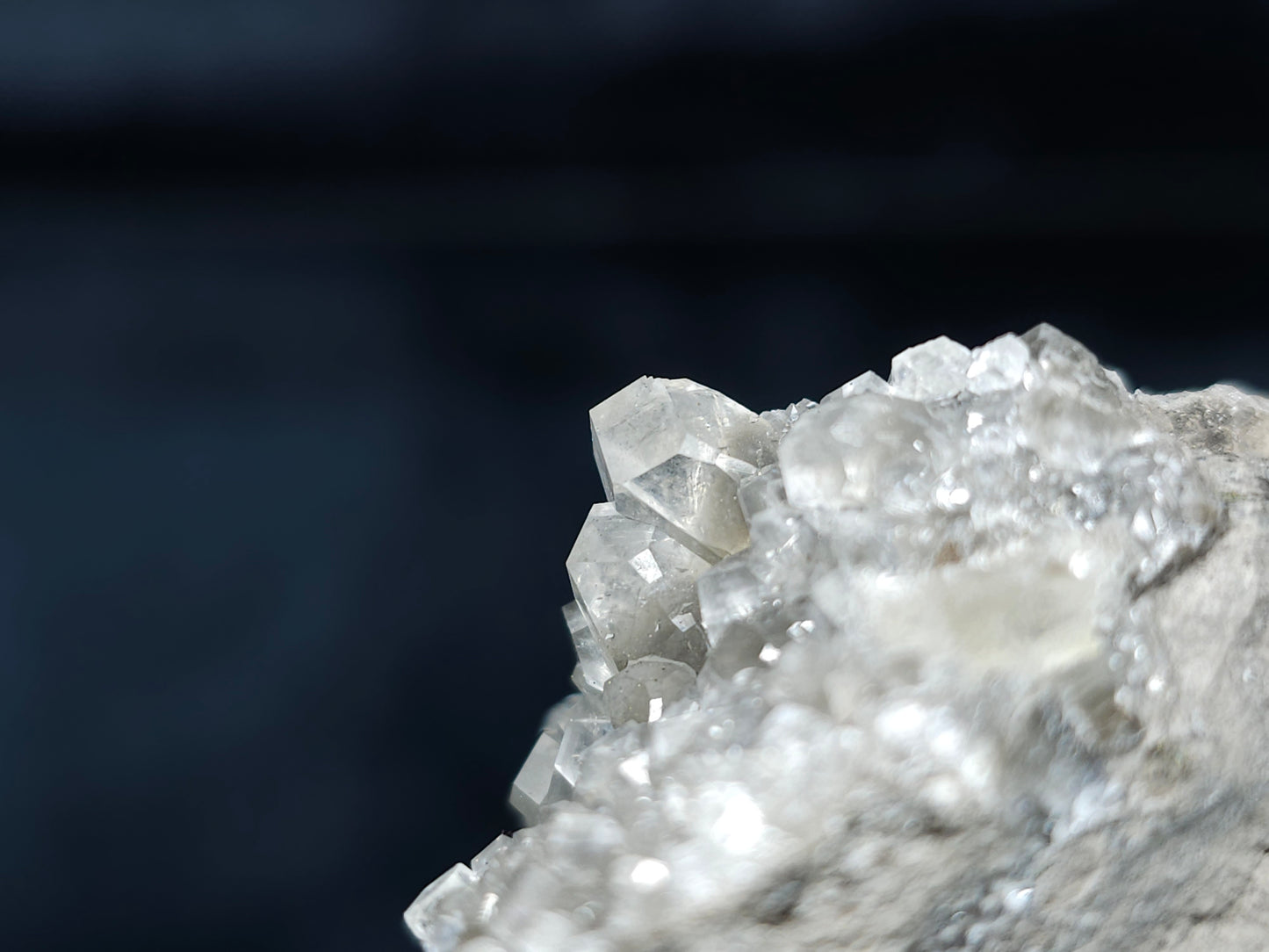 #33653 Super clear Nailhead Spar Calcite tiny cluster