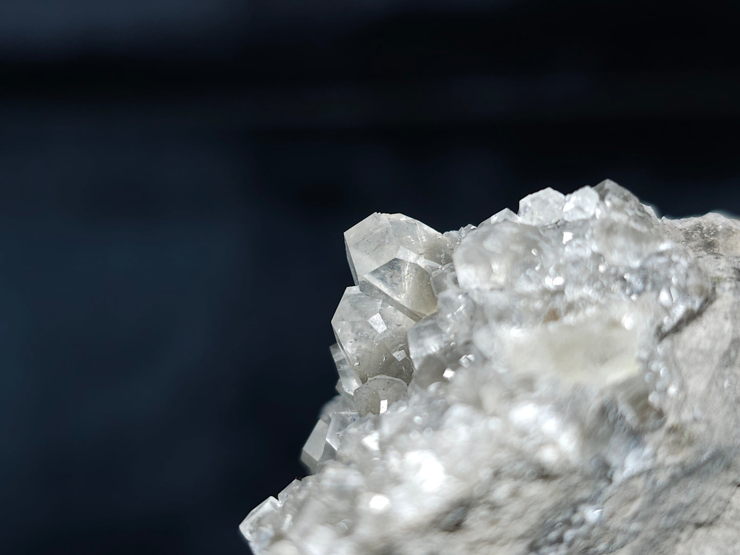 #33653 Super clear Nailhead Spar Calcite tiny cluster
