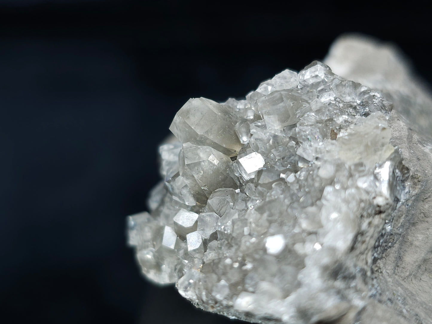 #33653 Super clear Nailhead Spar Calcite tiny cluster