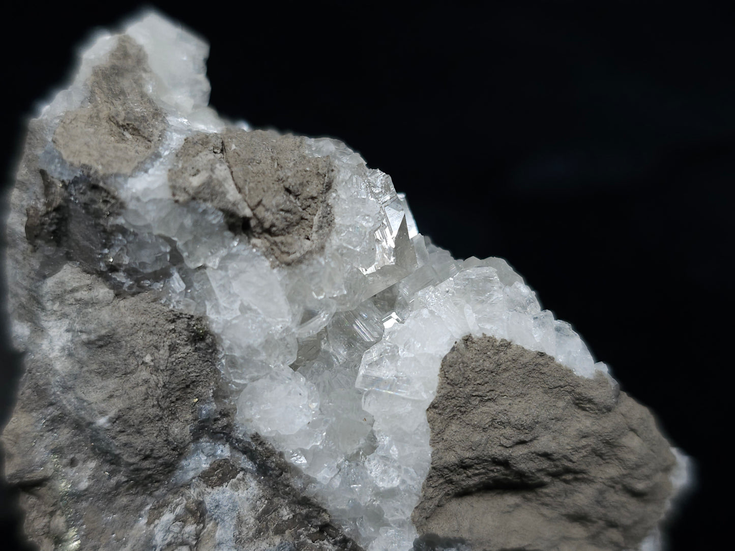 #33657 Super clear Nailhead Spar Calcite cluster and  Chalcopyrite ore and multiple small fossils in the matrix