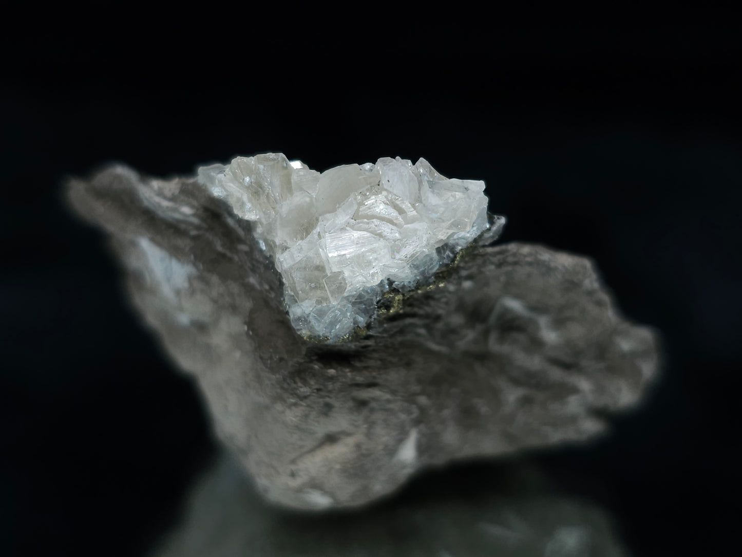 #33658  Super clear Nailhead Spar Calcite cluster and Chalcopyrite ore and multiple small fossils in the matrix
