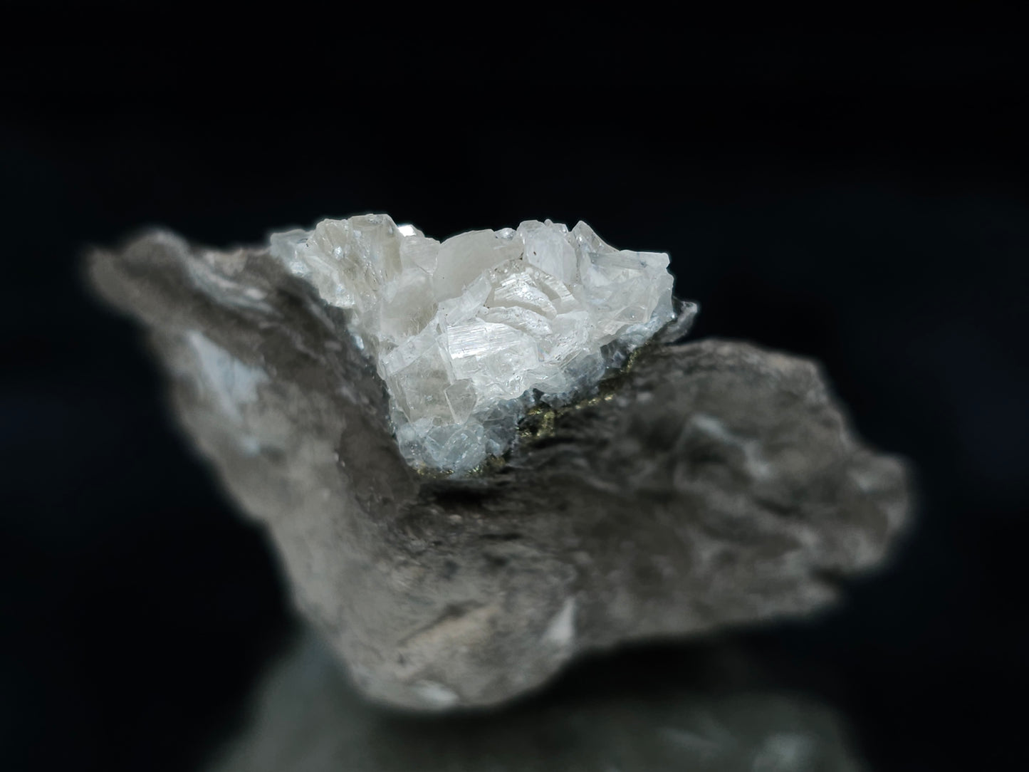 #33658  Super clear Nailhead Spar Calcite cluster and Chalcopyrite ore and multiple small fossils in the matrix