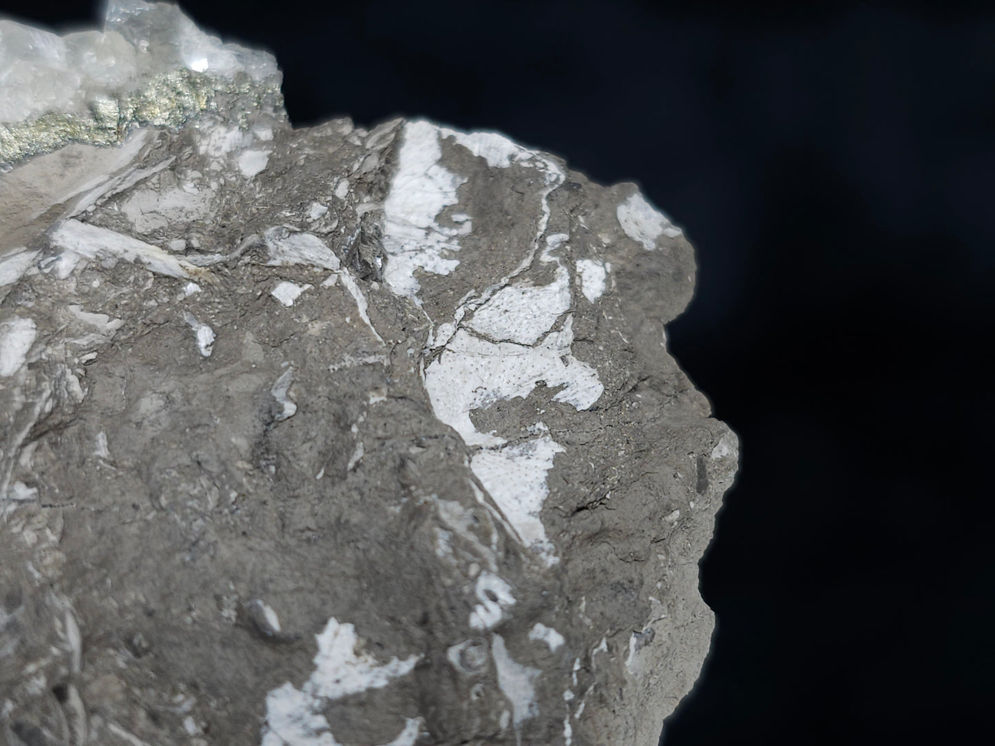 #33658  Super clear Nailhead Spar Calcite cluster and Chalcopyrite ore and multiple small fossils in the matrix