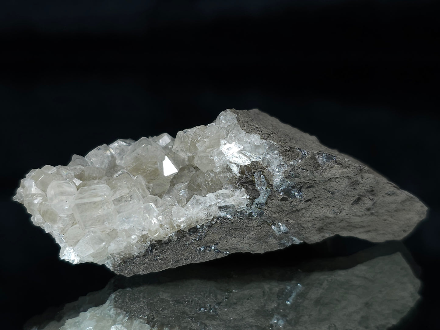 #33665 Super clear Nailhead Spar Calcite cluster