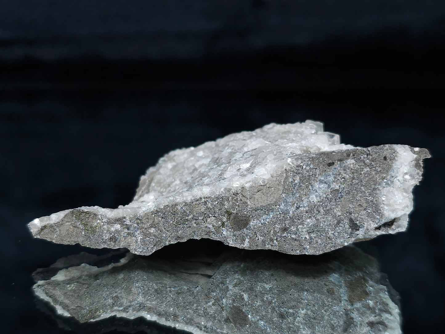 #33667 Super clear Nailhead Spar Calcite cluster