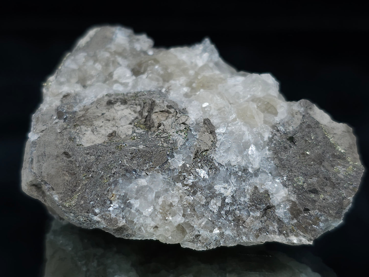 #33671 Super clear Nailhead Spar Calcite cluster