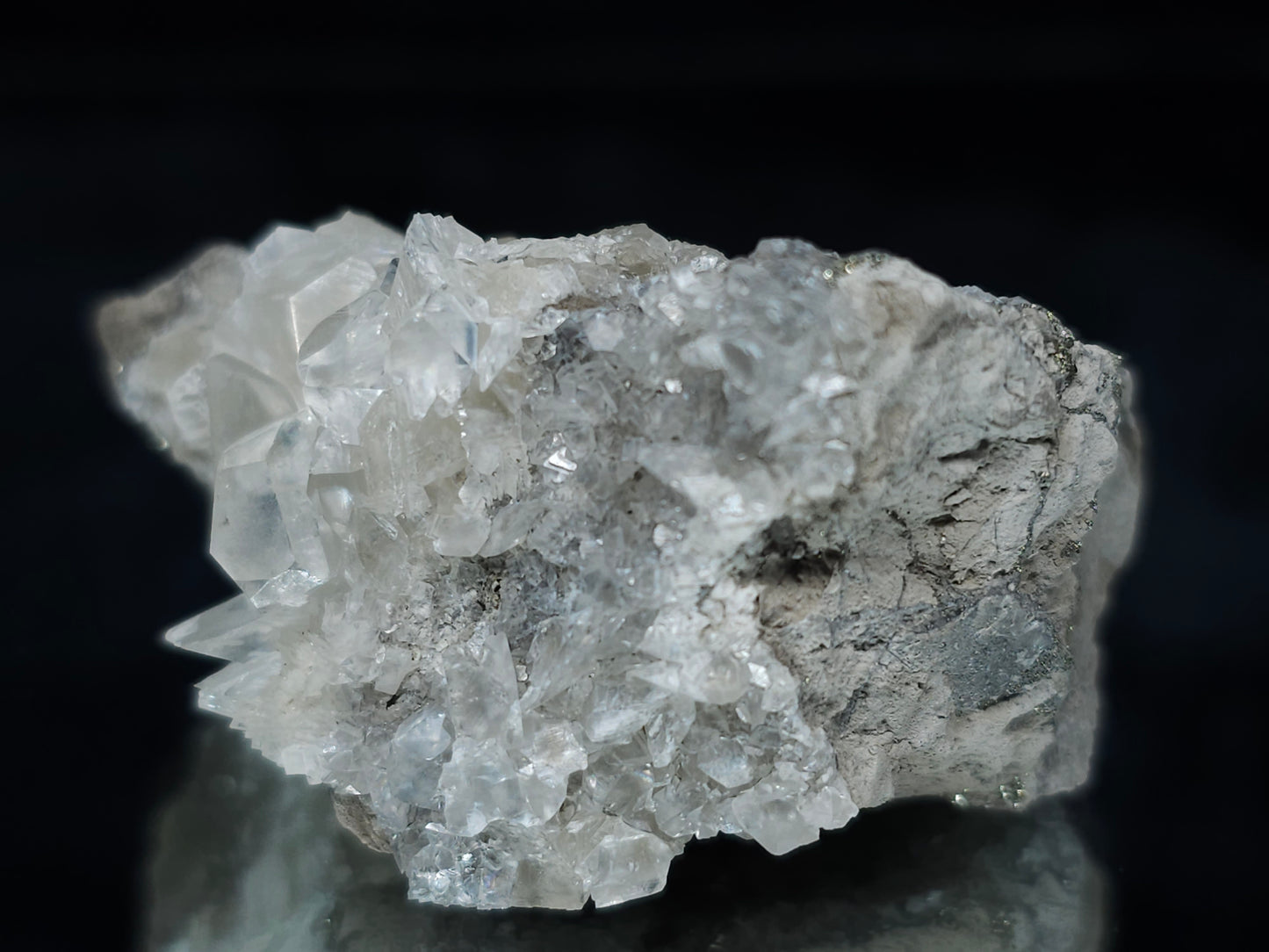 #33671 Super clear Nailhead Spar Calcite cluster