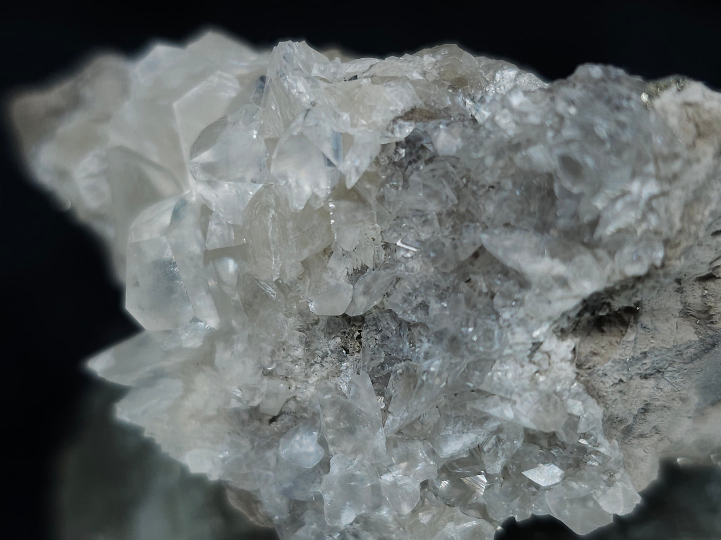 #33671 Super clear Nailhead Spar Calcite cluster