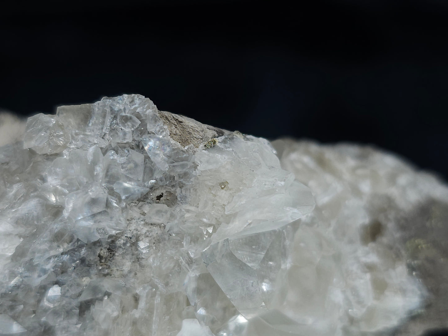 #33671 Super clear Nailhead Spar Calcite cluster