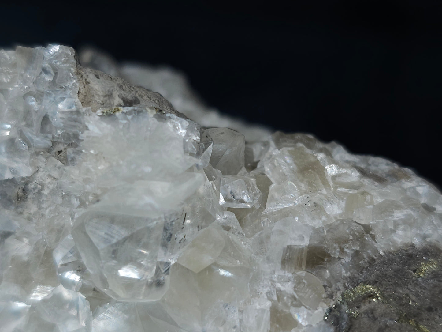#33671 Super clear Nailhead Spar Calcite cluster