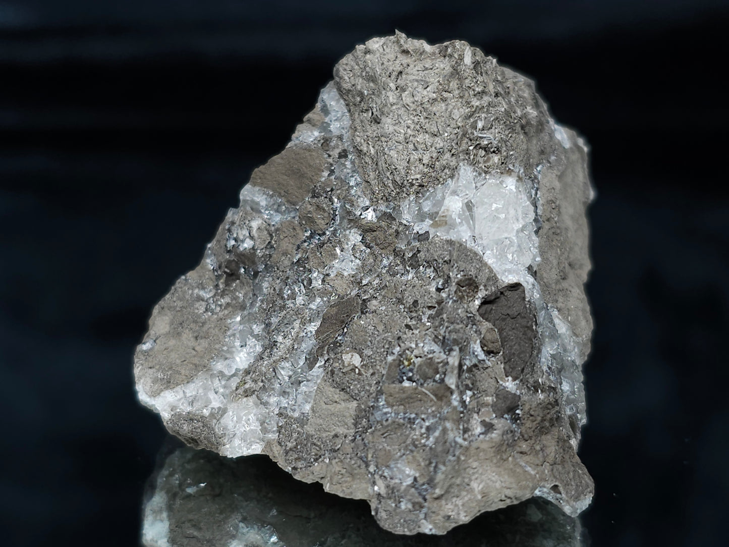 #33675 Super clear Nailhead Spar Calcite cluster and Chalcopyrite ore and multiple small fossils in the matrix