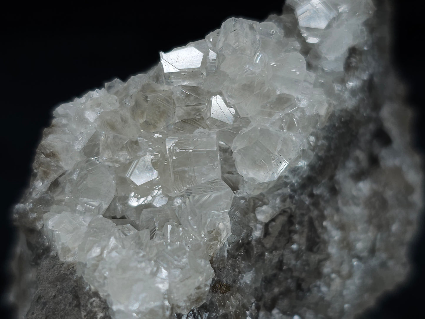 #33678 Super clear Nailhead Spar Calcite cluster and Chalcopyrite ore and multiple small fossils in the matrix