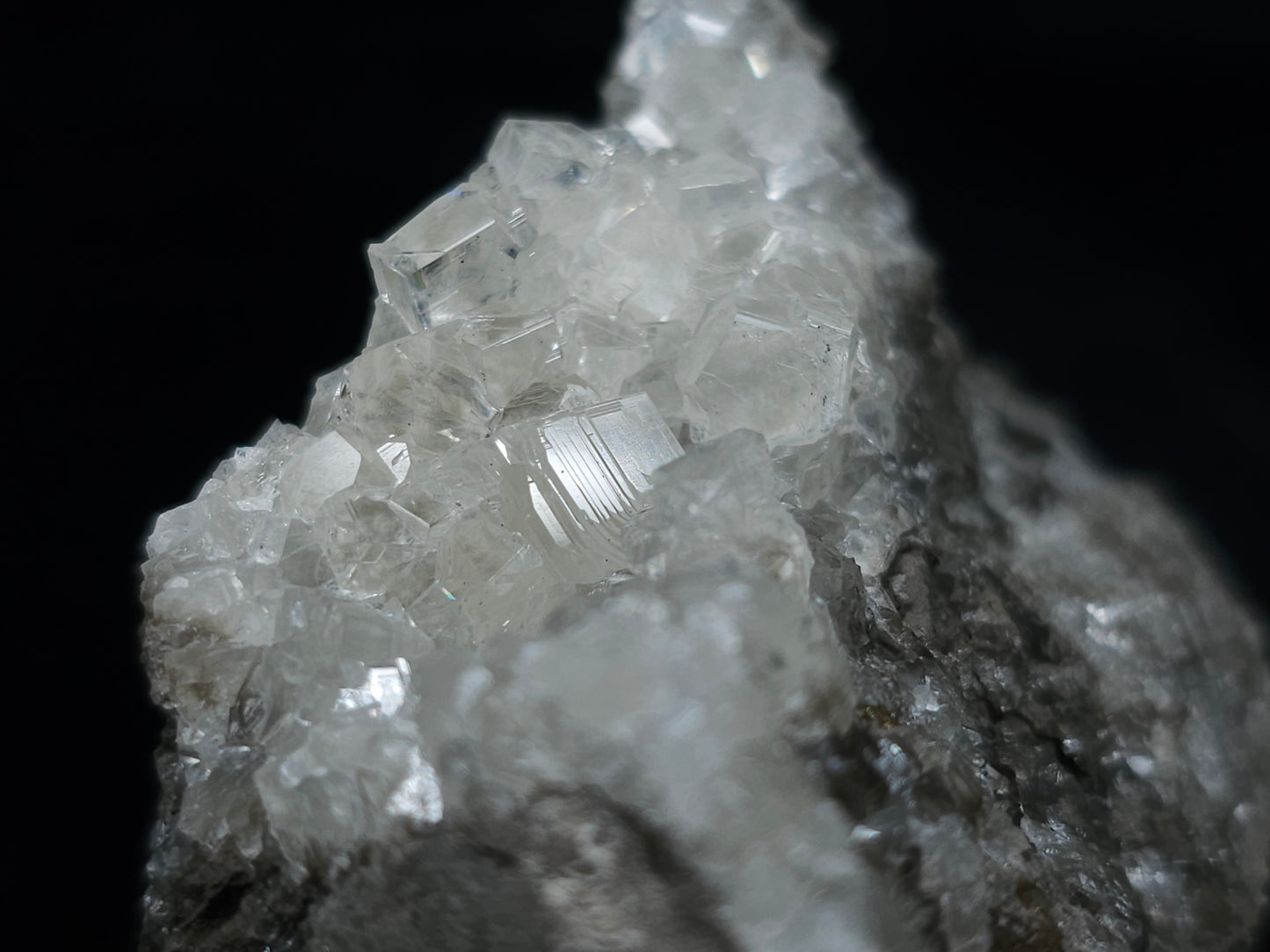 #33678 Super clear Nailhead Spar Calcite cluster and Chalcopyrite ore and multiple small fossils in the matrix