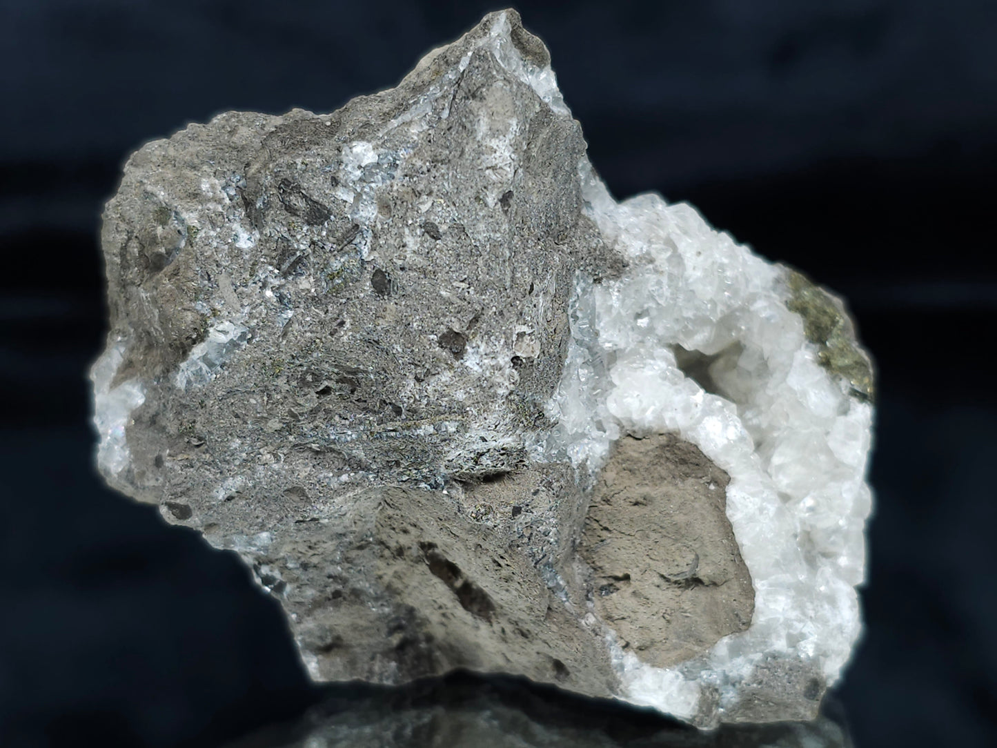 #33679 Super clear Nailhead Spar Calcite geode and Chalcopyrite ore and multiple small fossils in the matrix