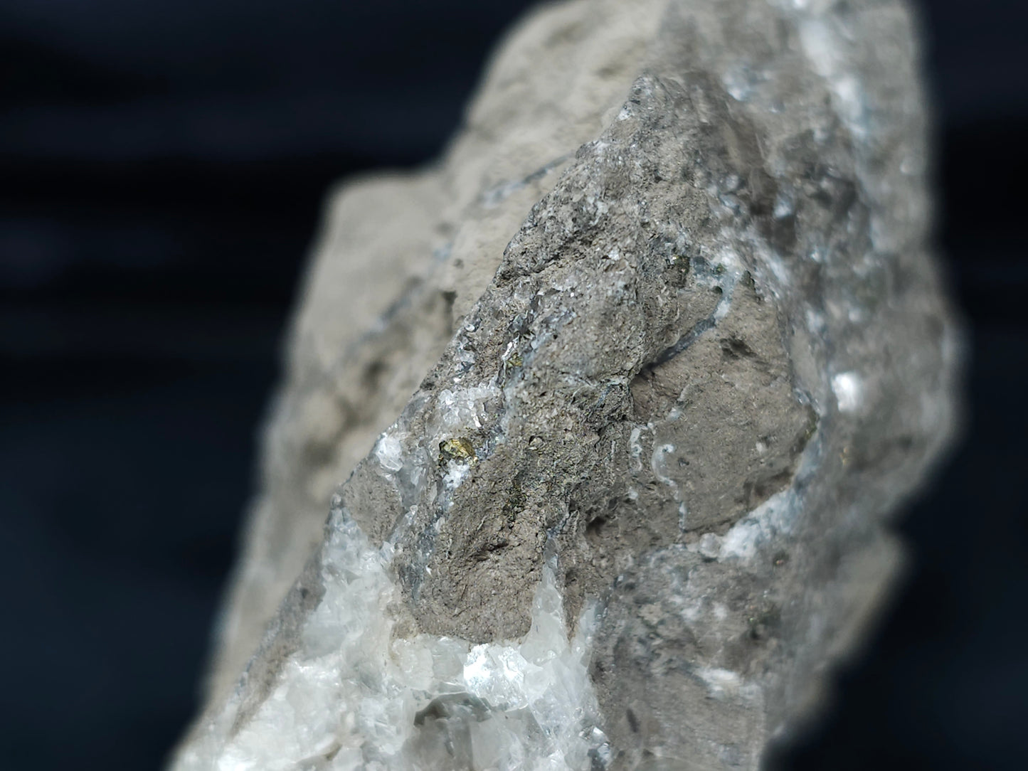 #33679 Super clear Nailhead Spar Calcite geode and Chalcopyrite ore and multiple small fossils in the matrix