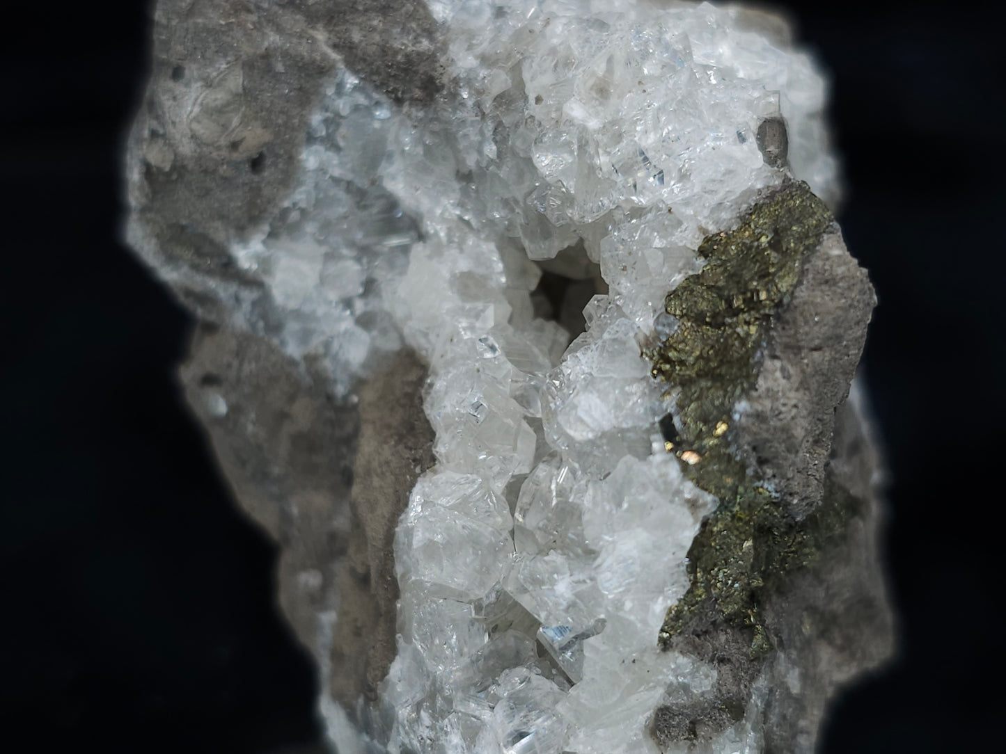#33679 Super clear Nailhead Spar Calcite geode and Chalcopyrite ore and multiple small fossils in the matrix