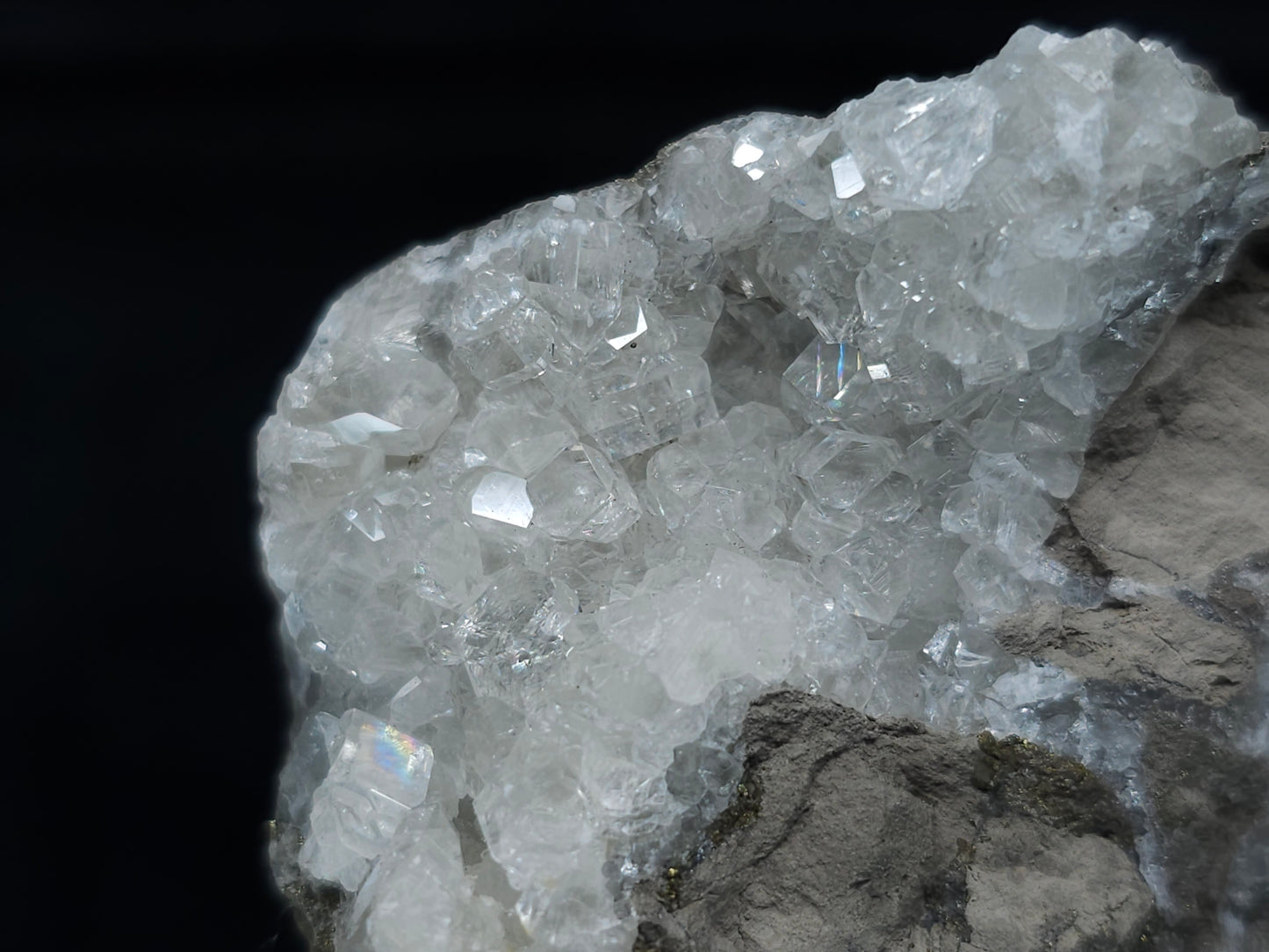 #33684 Super clear Nailhead Calcite Spar cluster and Chalcopyrite ore and multiple small fossils in the matrix