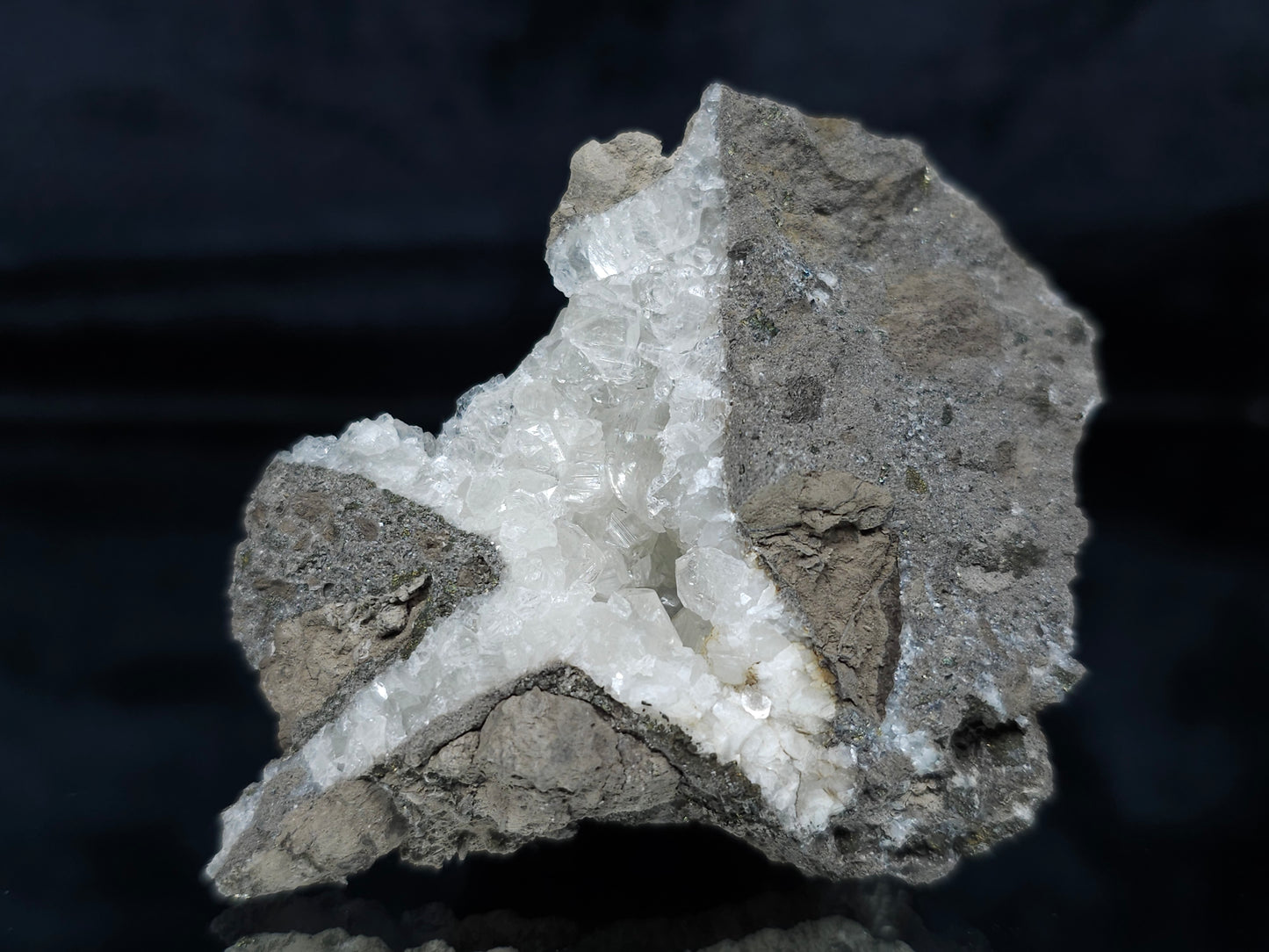 #33685 Super clear Nailhead Spar Calcite geode and  Chalcopyrite ore and multiple small fossils in the matrix