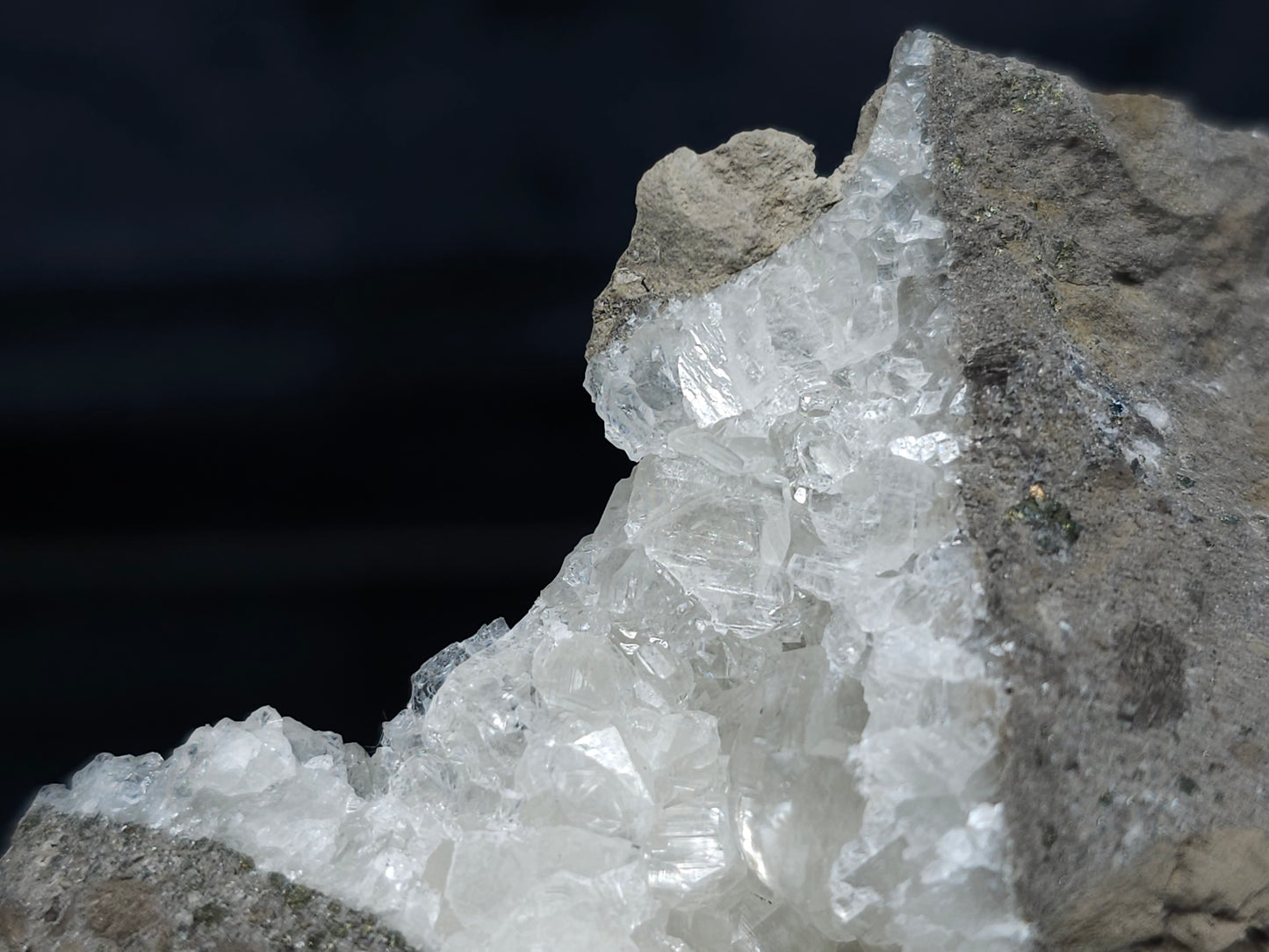 #33685 Super clear Nailhead Spar Calcite geode and  Chalcopyrite ore and multiple small fossils in the matrix