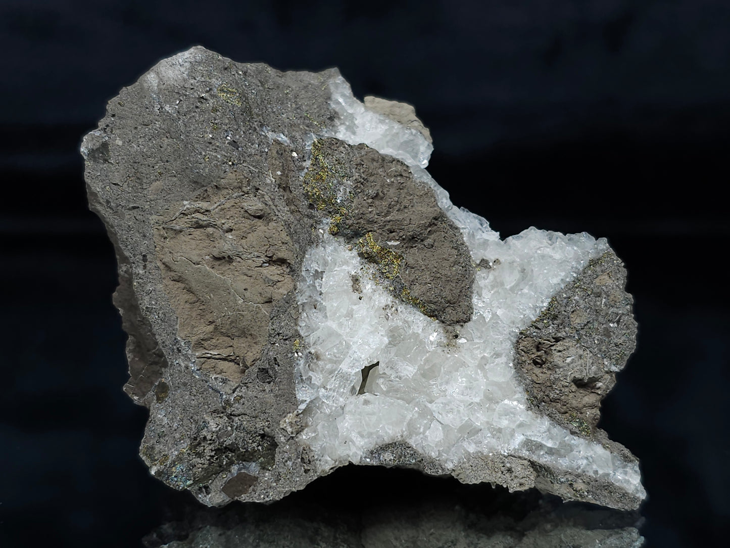 #33685 Super clear Nailhead Spar Calcite geode and  Chalcopyrite ore and multiple small fossils in the matrix