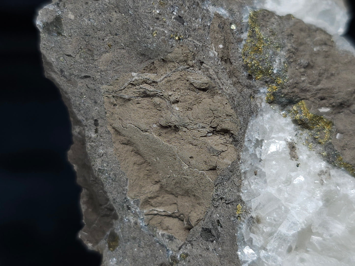 #33685 Super clear Nailhead Spar Calcite geode and  Chalcopyrite ore and multiple small fossils in the matrix