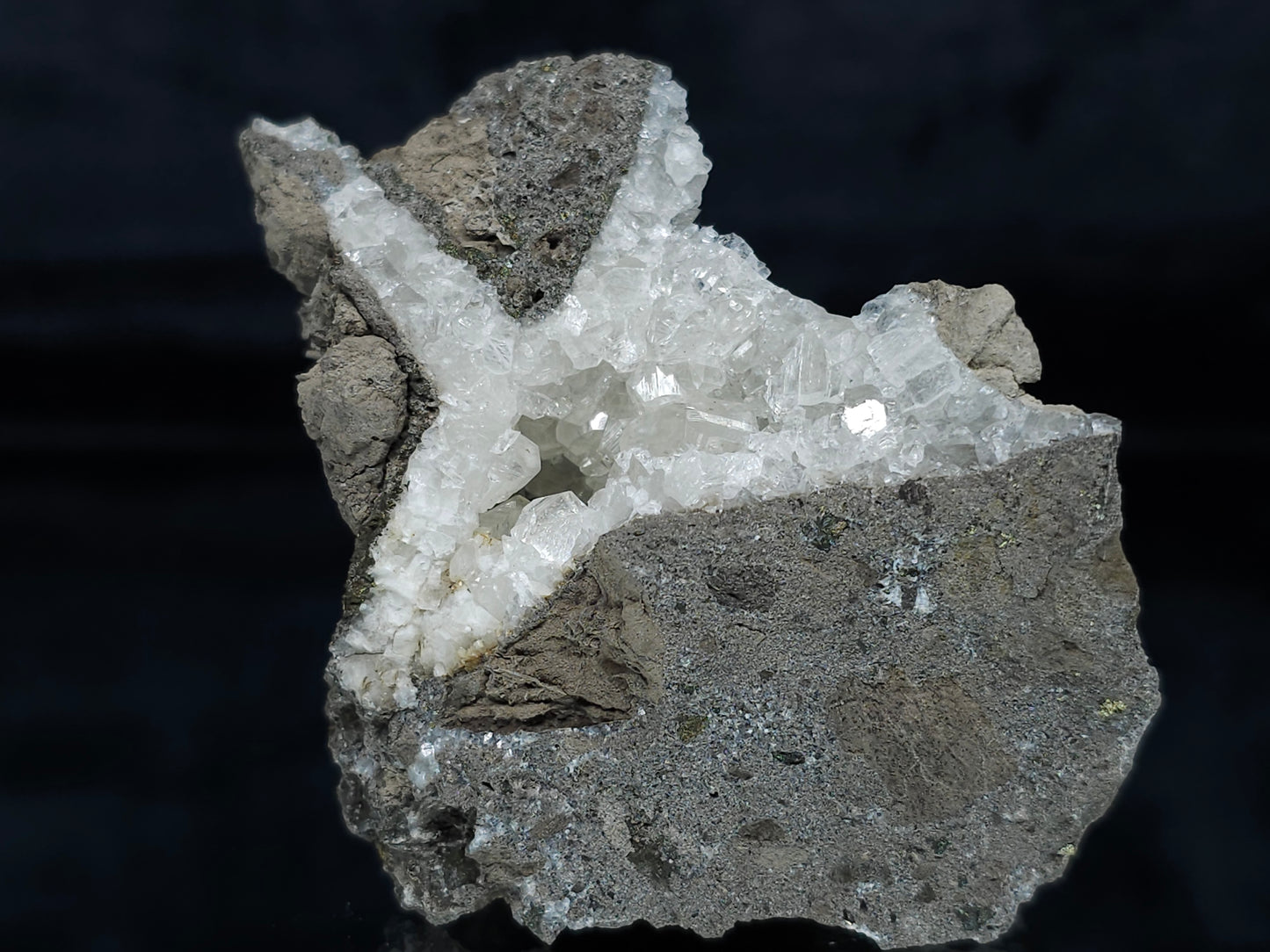 #33685 Super clear Nailhead Spar Calcite geode and  Chalcopyrite ore and multiple small fossils in the matrix