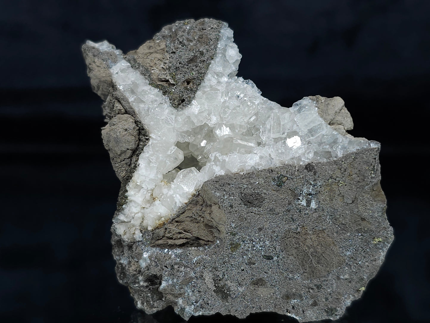 #33685 Super clear Nailhead Spar Calcite geode and  Chalcopyrite ore and multiple small fossils in the matrix