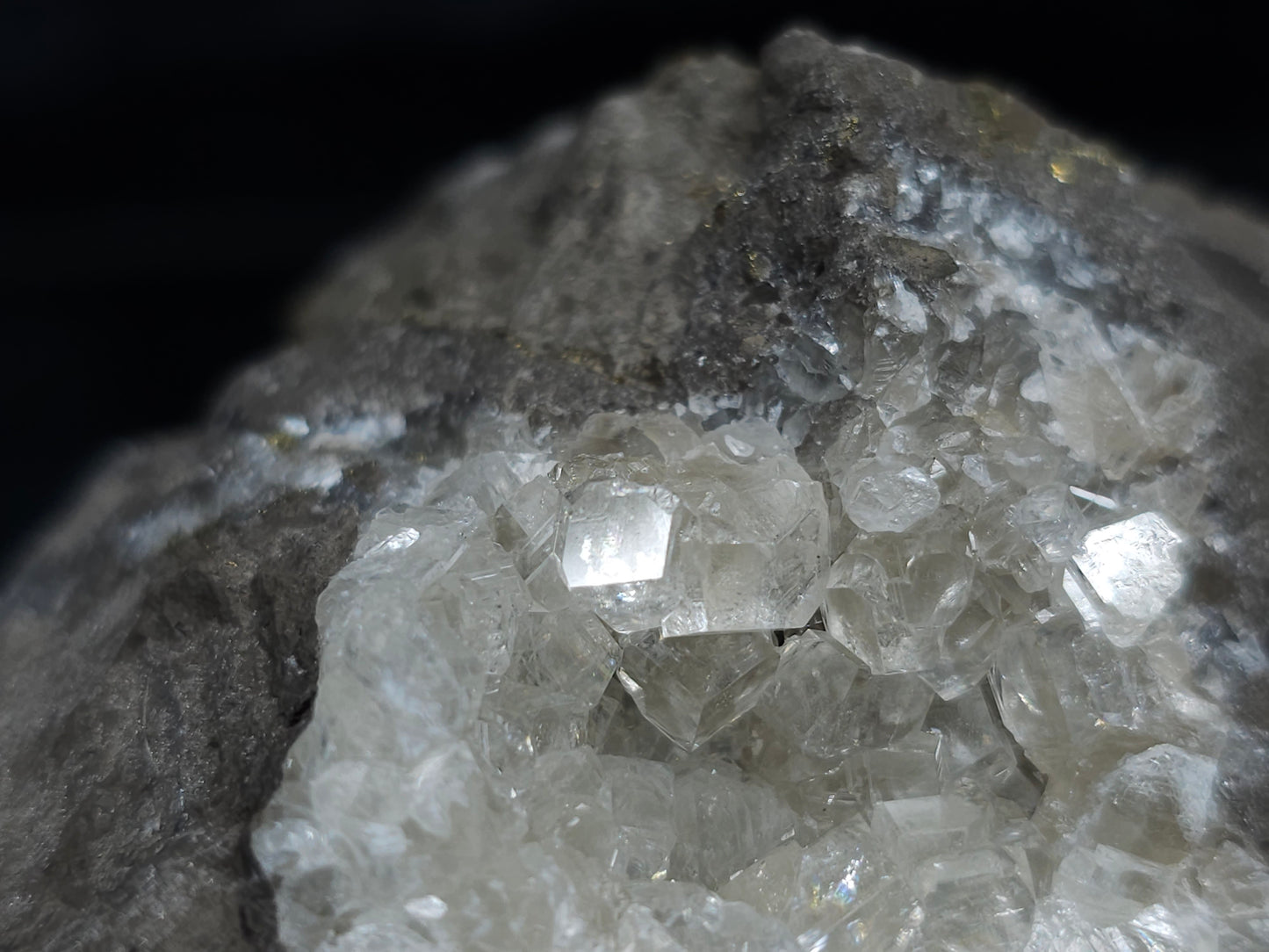 #33686 Super clear Nailhead Spar Calcite cluster and Chalcopyrite ore and multiple small fossils in the matrix