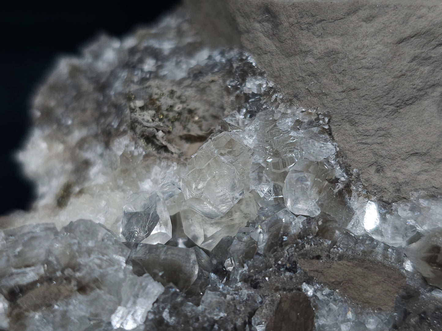 #33688 Super clear Nailhead Spar Calcite cluster and Chalcopyrite ore and multiple small fossils in the matrix