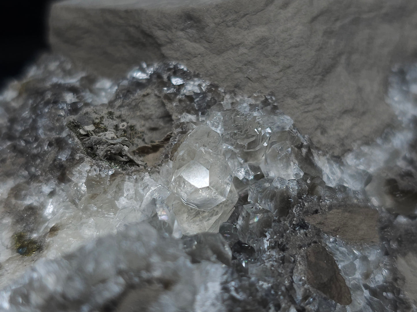 #33688 Super clear Nailhead Spar Calcite cluster and Chalcopyrite ore and multiple small fossils in the matrix