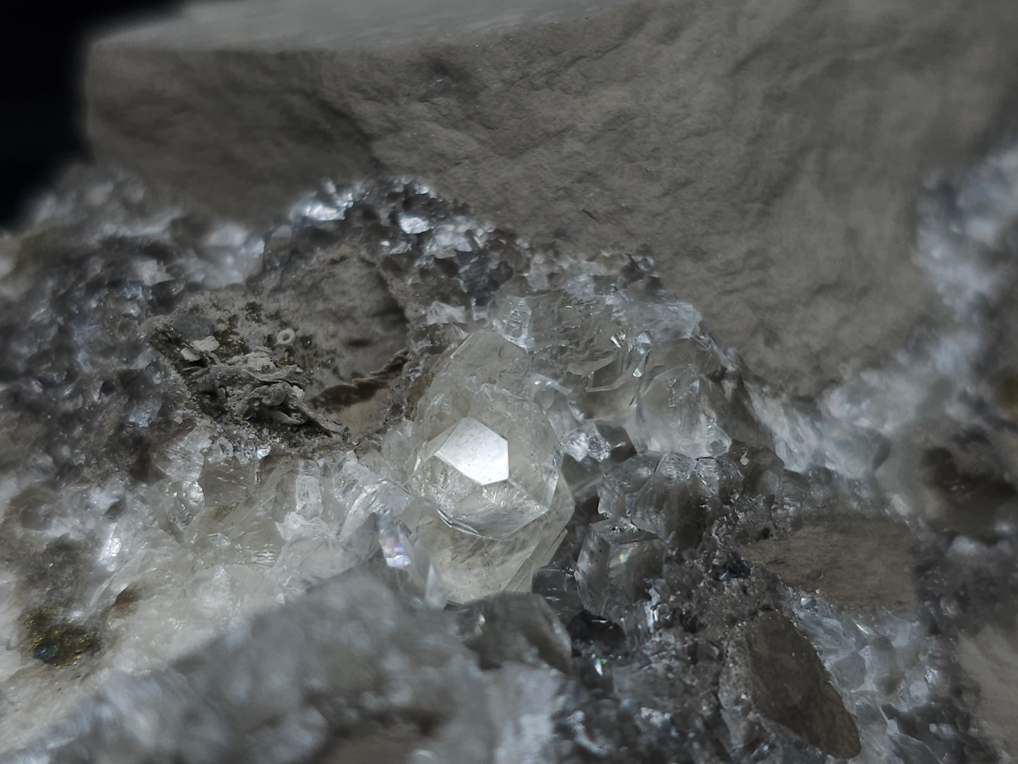 #33688 Super clear Nailhead Spar Calcite cluster and Chalcopyrite ore and multiple small fossils in the matrix