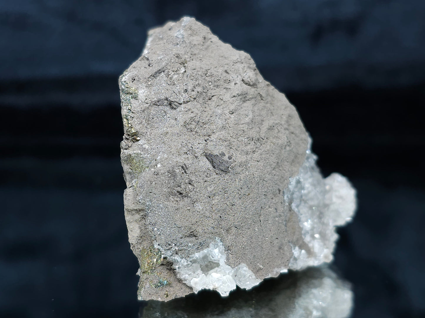 #33687 Super clear Nailhead Spar Calcite cluster and Chalcopyrite ore and multiple small fossils in the matrix