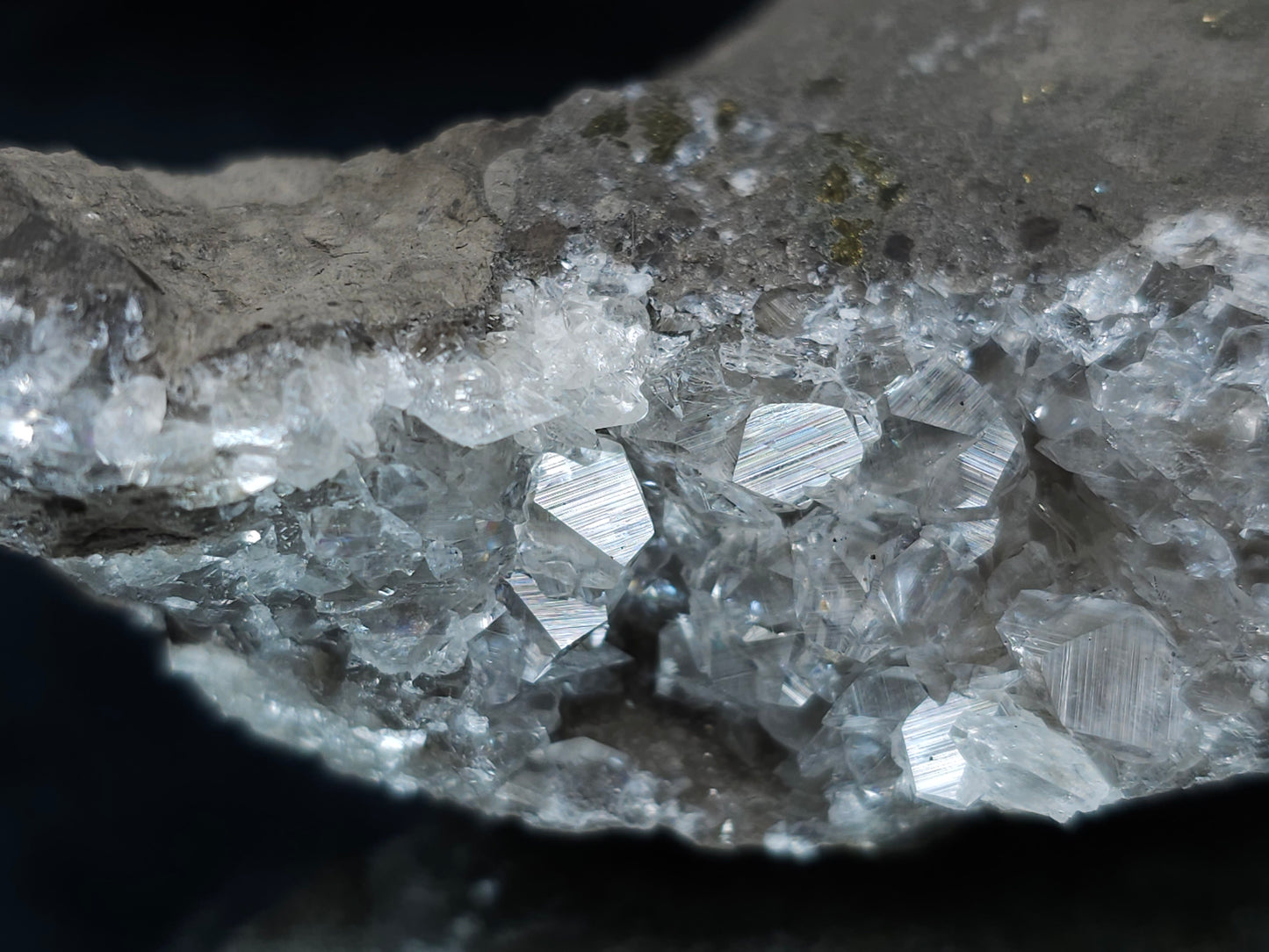 #33694 Super clear Nailhead Spar Calcite cluster and Chalcopyrite ore and multiple small fossils in the matrix