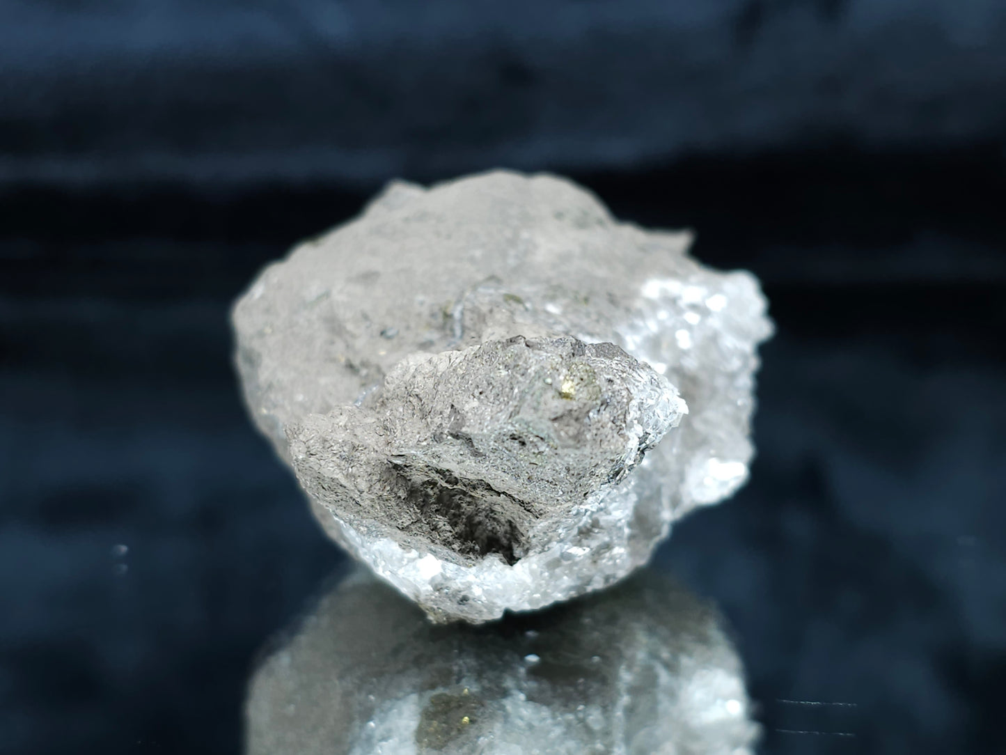 #33694 Super clear Nailhead Spar Calcite cluster and Chalcopyrite ore and multiple small fossils in the matrix
