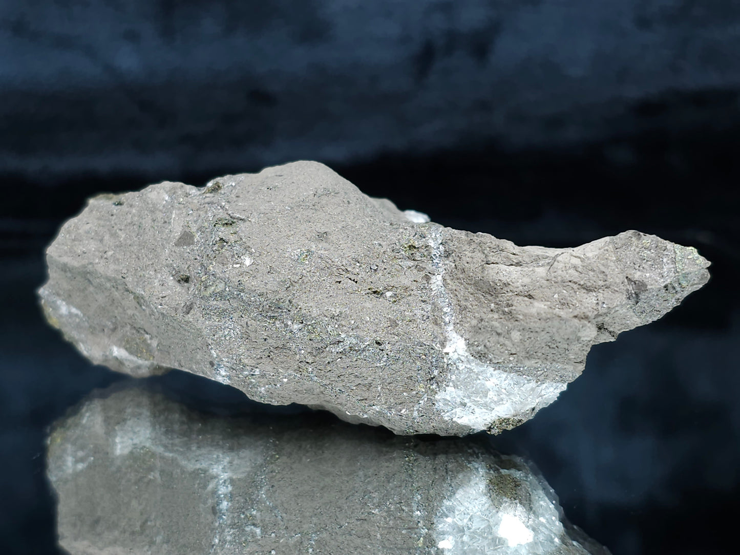 #33694 Super clear Nailhead Spar Calcite cluster and Chalcopyrite ore and multiple small fossils in the matrix